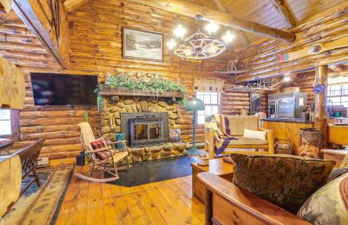 Lake and Beach Access at Lake Luzerne Cabin! - Foto 8