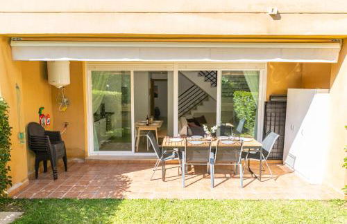 Adosado Nuevo con Piscina, Playa, Garaje y Jardín - Foto 1