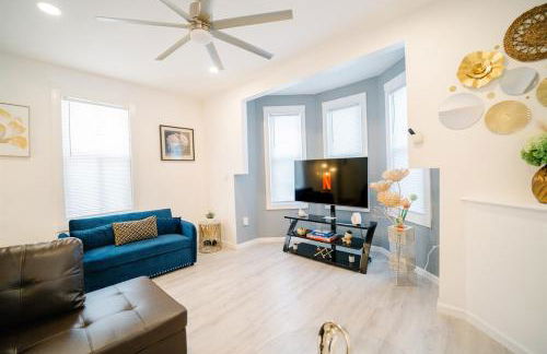 Modern 5BR DC Home Free Parking Steps from Metro Family-Friendly - Photo 9