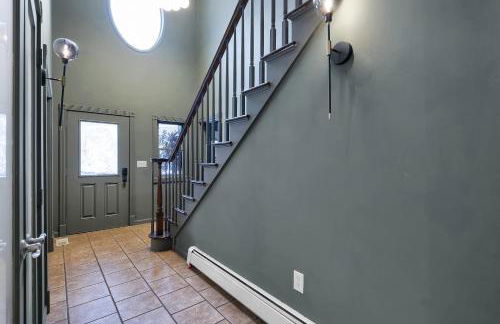 Lux Retreat with Indoor Swim Spa Game Lounge Theater Hot Tub Sauna - Foto 30