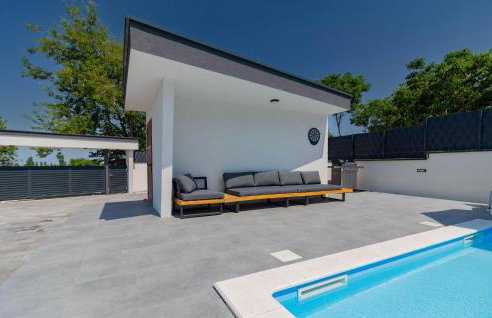 Gorgeous Home In Smokovic - Photo 9