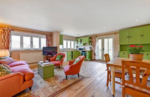 Idyllic Cottage in South Oxfordshire - Photo 4