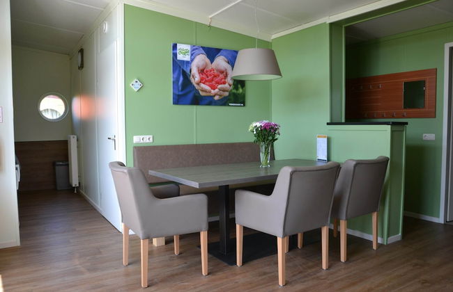 Bungalow in South Holland With Unique Design - Photo 23