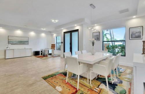 Lynoras Luxe Estate 3 bedroom 3 bath with Modern Design and Heated Pool - Foto 133