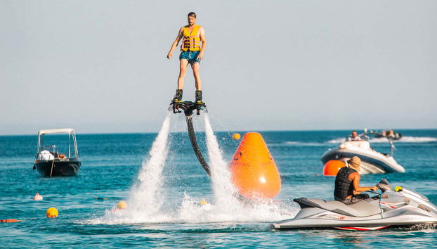 Praticando flyboard