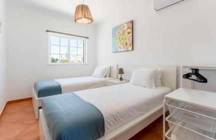 Serene Duplex House With Patio by LovelyStay - Foto 24