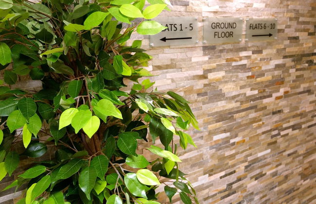 Sexy Luxurious Versace Apartment Near Sheffield - Photo 18