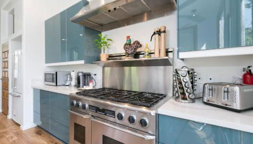 Stunning 2-Bedroom Home near Downtown Culver - Photo 3