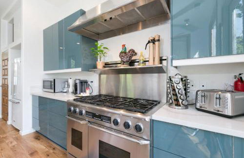 Stunning 2-Bedroom Home near Downtown Culver - Photo 3