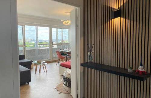 PARIS PANTIN Magnifique Appartement 4 pièces de 108m2 avec 2 PARKING intérieur - très cosy pour 1 à 12 personnes - Entièrement refait à neuf ENTIRE APARTMENT LUXURIOUS AND WARM - PANTIN PARIS 19 ème FREE WIFI GRATUIT - Foto 43