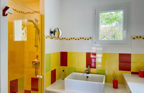 KerDesAmis - Tolles Ferienhaus in Strandnähe mit Sonnenterrasse, Boulebahn und großem Garten - Foto 23