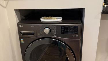 Cathedral Modern King bed with Washer & Dryer - Photo 5