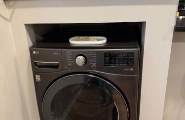 Cathedral Modern King bed with Washer & Dryer - Foto 5