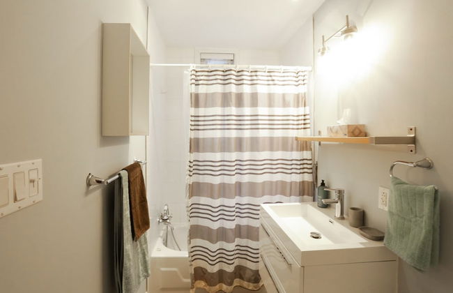 The Authentic and Charming Montrealer - Foto 28