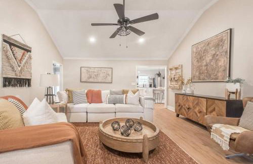 Stylish & Spacious Home Near ATL - Foto 43