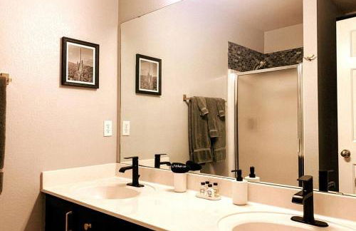 McKinley House Prime - Pool, Patio and Garage - Photo 20