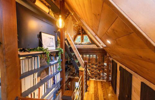 Luxurious European Chalet in the Forest with Riverview - Foto 4