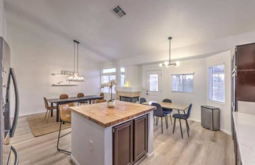 Creekwater | Pebbletech Pool & Spa 10 Min to Strip - Photo 15