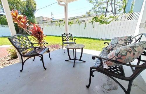 Large beautiful Magnolia in the sunny Saint Pete. - Photo 75