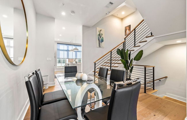 Stylish Midtown Home w Rooftop Views by Silverx - Foto 3