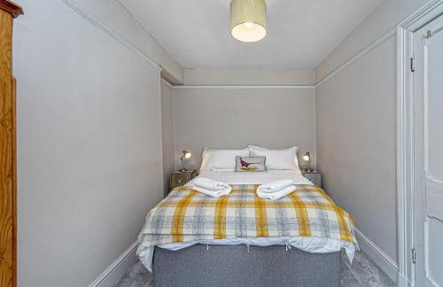 Character Townhouse in Town Centre & Superb Views - Foto 10