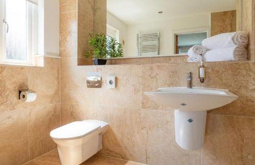 Trewhiddle Retreat V8 by Together Travel - Luxury 3-Bedroom Villa - Foto 28