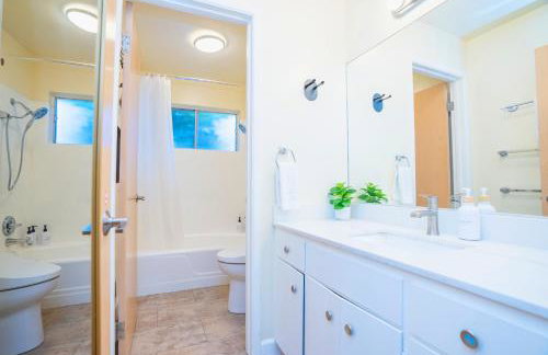 Central 3BR Home Steps from Castro St - Foto 12