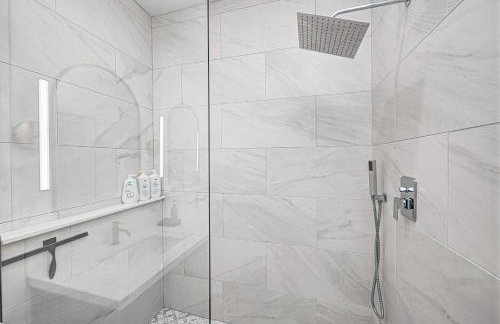 Stylish Getaway with Hot Tub-Near Downtown Indy-Family Friendly - Foto 29