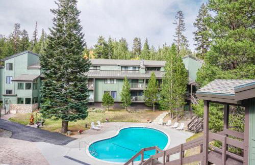 St Anton Courtyard View 2-Bedroom Condos with Pool & Jacuzzi - Foto 16