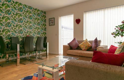 Modern & Exquisite Trumpington Townhouse with Parking & 5 mins to Papworth hospital - Foto 2