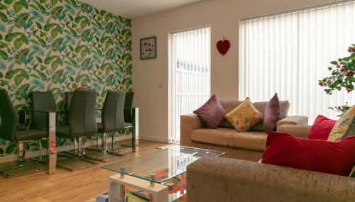 Modern & Exquisite Trumpington Townhouse with Parking & 5 mins to Papworth hospital - Foto 1