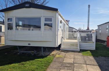 AMC Flamingo Land Caravan, Motorhome & Campervan Hire - Foto 10