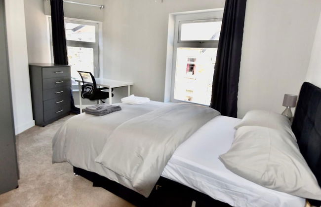 Cheer full 4 Bedroom House Train Station - Foto 12