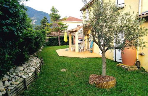 LE SECOND SOUFFLE Maison proche centre ville de Die tout peut se faire à pied gare SNCF marché U express rivière - Foto 12