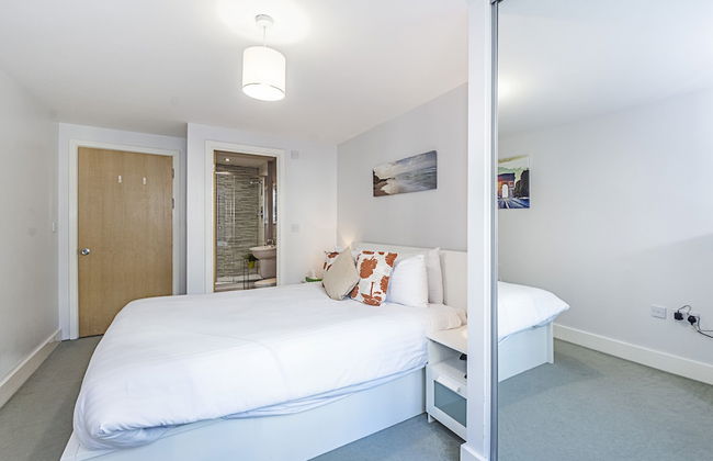 Canary Wharf Luxury Apartments - Photo 9