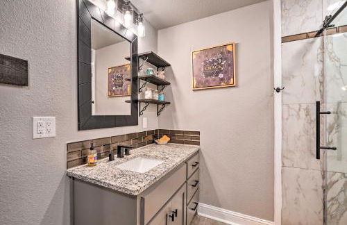 Lakefront Fort Towson Home Private Dock and 3 Decks - Foto 15