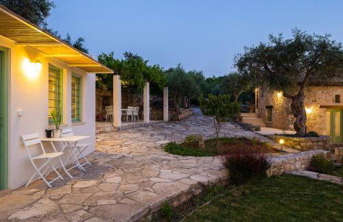 Nature Retreat Green Oasis Villa with Private Pool & Rooftop Hot Tub - Foto 48