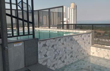 UP Flat Orla 2Wc 2Quartos Piscina Varanda Climatizado - Foto 36