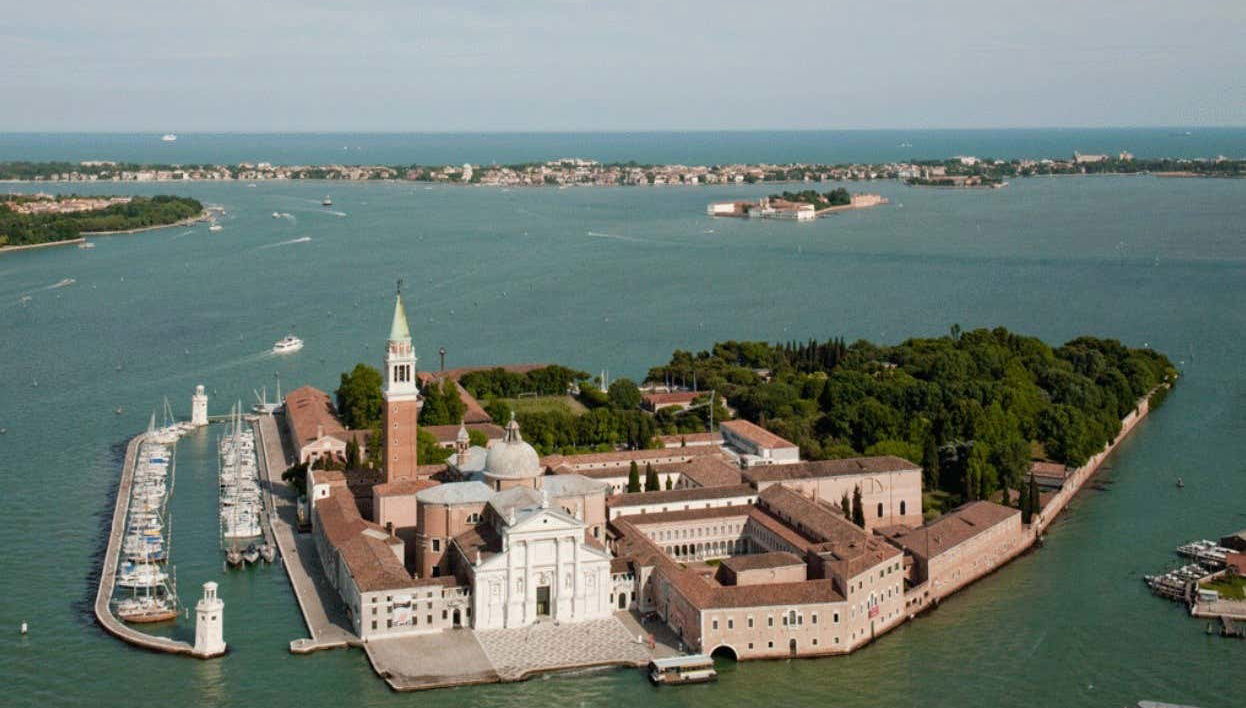 La fondation se trouve sur l'île San Giorgio Maggiore