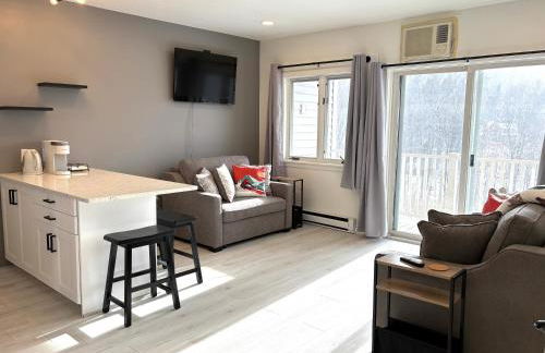 COZY LOON MOUNTAIN ESCAPE - Free shuttle, Pool, Hot tub, River&Mnt Views - Foto 27