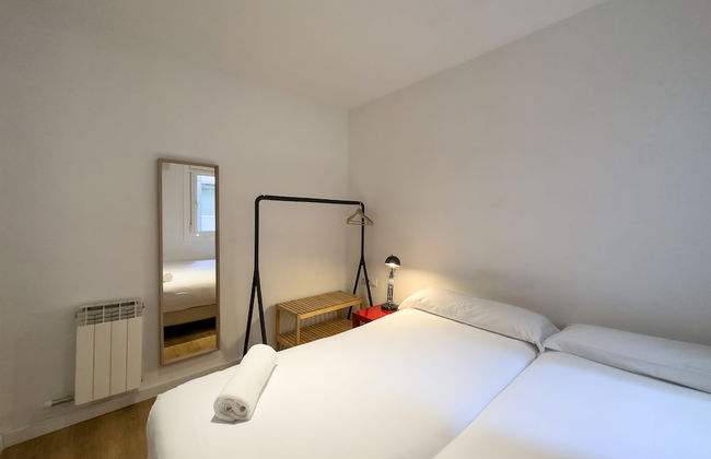 AinB Barcelona Sants Apartments - Photo 5