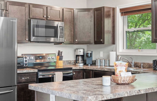 Tavern at the Woods by Avantstay Lakefront Views, Hot Tub, Firepit, Game Room - Foto 14