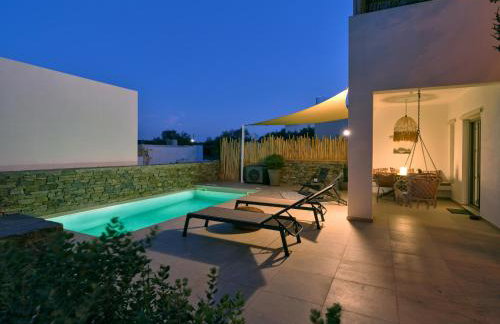 Private Luxury Scarlet beachfront villa, Molos, Paros - Photo 35
