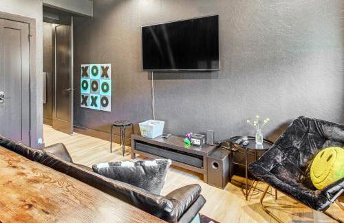 Walk to Lake Home with Game Room in Medicine Park! - Photo 16