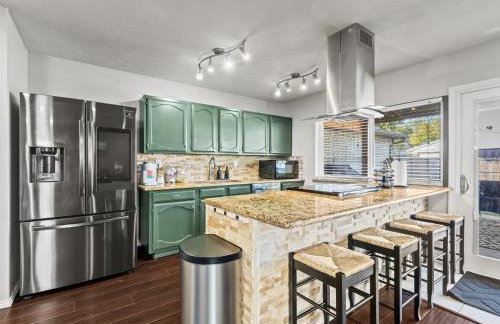 Red Door Hideaway 3BD Hot Tub Foosball - Foto 13