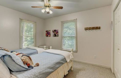 Deer View Retreat - Ramp to Home Wood-Burning Fireplace Netflix Ping Pong - Foto 24