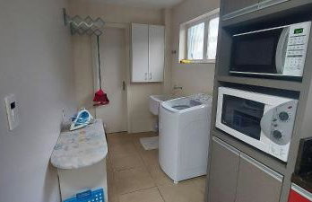 Apto espaçoso e completo próximo à Maria Fumaça - Foto 13