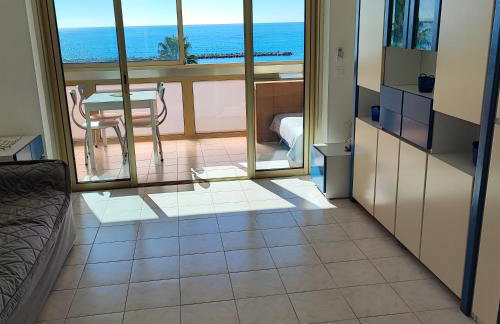 Grand studio bord de mer- accès direct aux plages - Foto 6