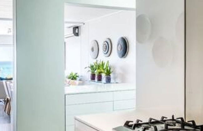 Camps Bay Holiday Apartment in Secure Complex With Private Pool and Parking Houghton Views - Foto 9