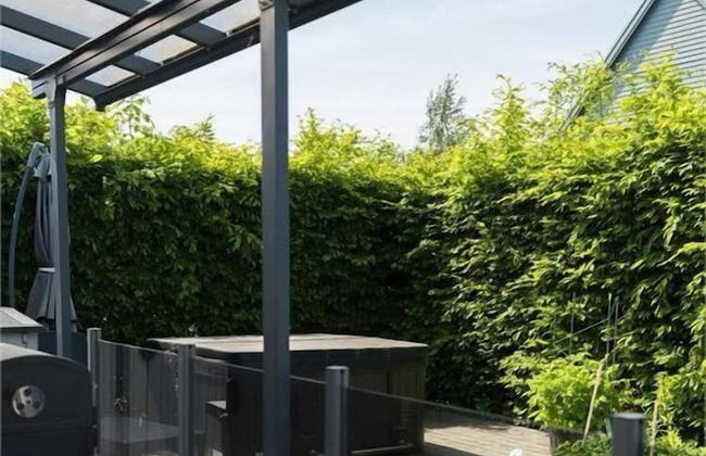 5-bed-rooms House With Jacuzzi, Free Parking, and 2 Toilets-bath in Malmö - Photo 15